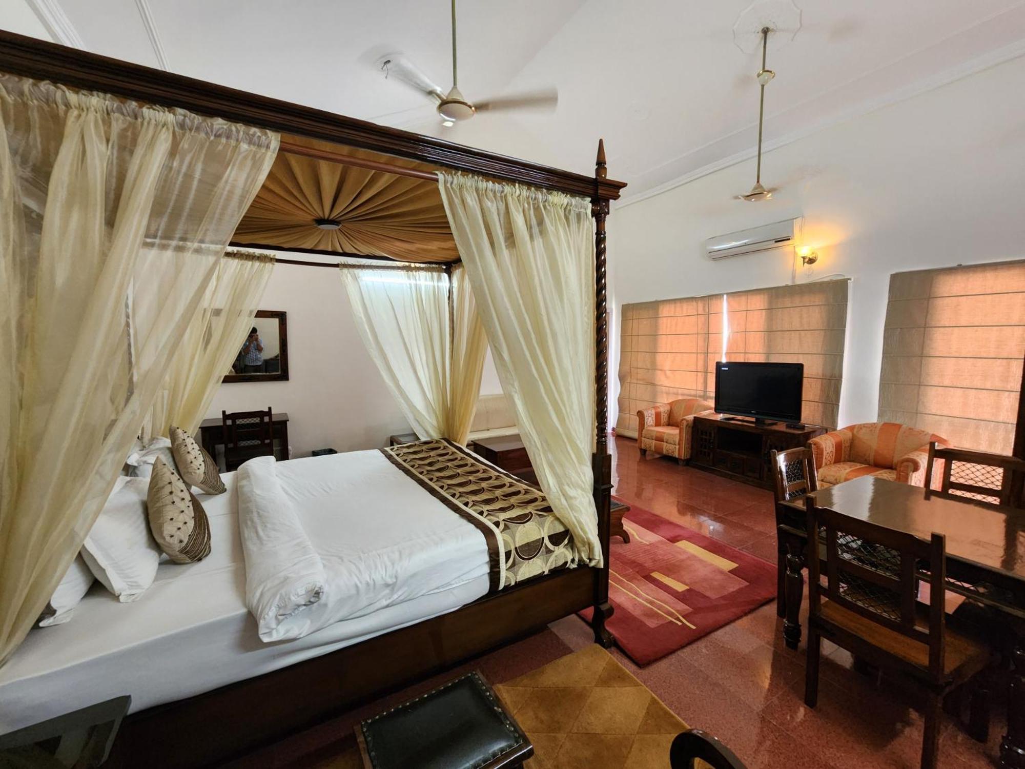 Hotel Royal Ark - Касаули Экстерьер фото